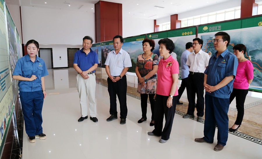 1-2015年8月，全國(guó)政協(xié)副主席、中國(guó)科學(xué)院院士王志珍一行蒞臨金徽股份調(diào)研。.jpg