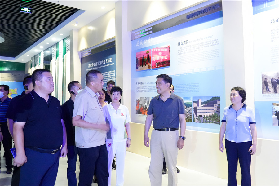 12-2022年8月，省委常委、省委統(tǒng)戰(zhàn)部長(zhǎng)孫雪濤帶領(lǐng)帶領(lǐng)全省黨外代表人士考察團(tuán)蒞臨金徽股份調(diào)研指導(dǎo)。.jpg