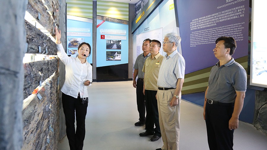 18-2020年8月，原四川省委書記、省人大常委會(huì)主任，中共第十六屆中央委員，第十一屆全國(guó)人大常委會(huì)委員張學(xué)忠蒞臨金徽股份參觀。.jpg