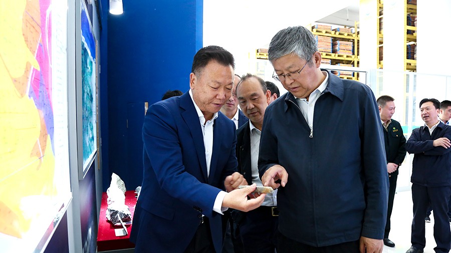 33-2021年5月，隴南市委書記張珂兵蒞臨礦區(qū)調(diào)研尾礦庫(kù)治理及綠色礦山建設(shè)情況。.jpg
