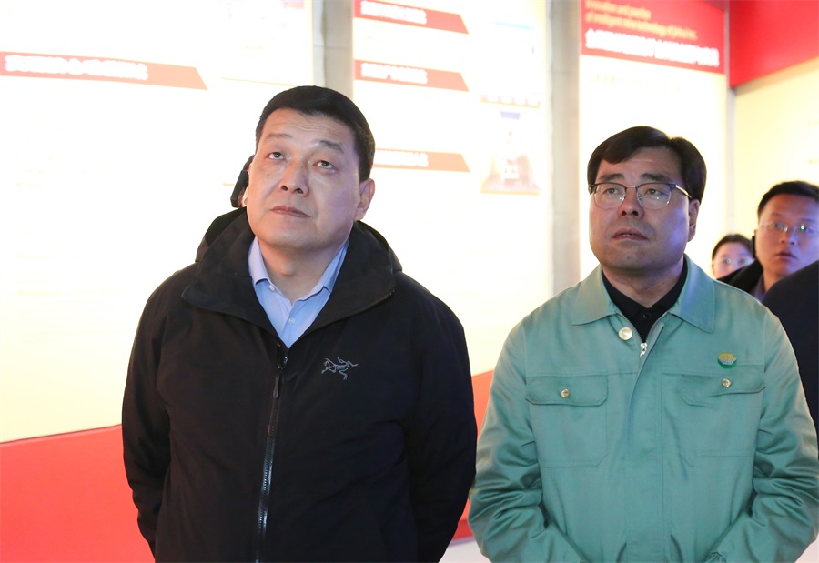 38-2023年12月，民建甘肅省委員會(huì)主任委員，全國(guó)政協(xié)委員，甘肅省政協(xié)常委，省生態(tài)環(huán)境廳廳長(zhǎng)，省核安全局局長(zhǎng)葛建團(tuán)蒞臨金徽股份調(diào)研。.jpg