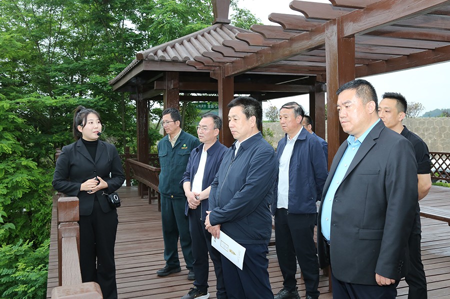 40-2023年6月，省生態(tài)環(huán)境廳副廳長(zhǎng)劉文璽蒞臨金徽股份調(diào)研.jpg