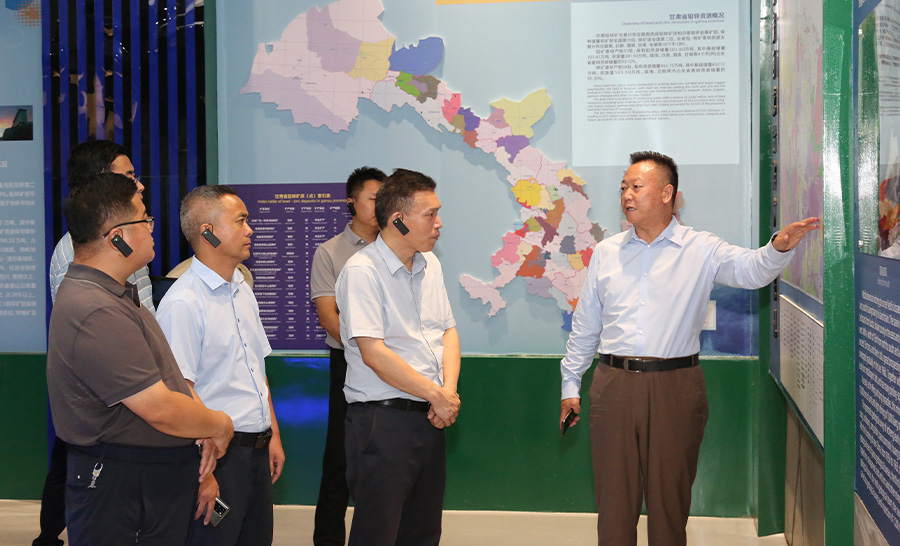 10.3-2022年08月，省科技廳副廳長(zhǎng)牛振明蒞臨金徽股份指導(dǎo)工作。.jpg