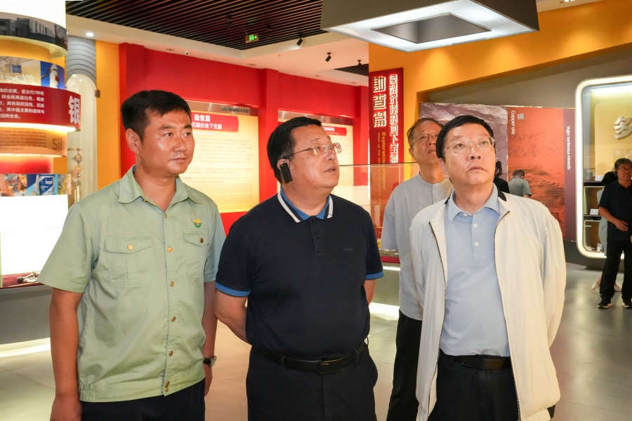 2024.06.23全國(guó)政協(xié)委員、 陜西省政協(xié)副主席、民建陜西省委會(huì)主委李忠民蒞臨金徽股份調(diào)研.jpg