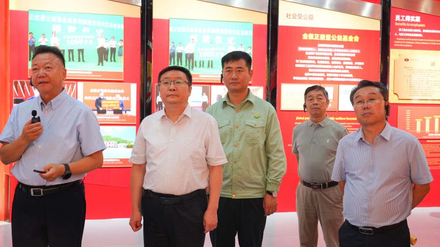 隴南市委副書記、市政府黨組書記、市長(zhǎng)劉永革蒞臨金徽股份調(diào)研_副本.jpg