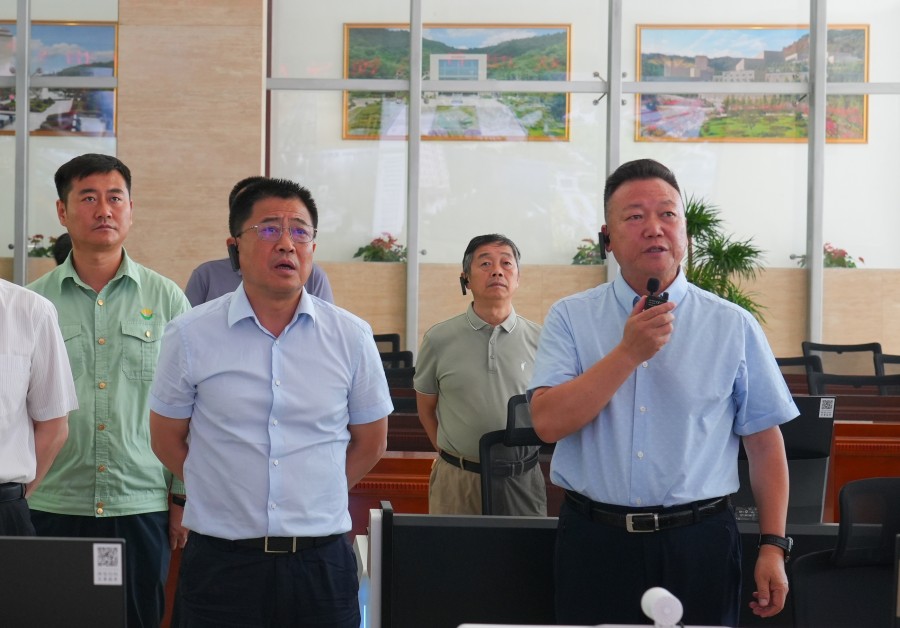 省自然資源廳黨組書記、廳長(zhǎng)張曉軍蒞臨金徽股份調(diào)研綠色礦山建設(shè)工作_副本.jpg